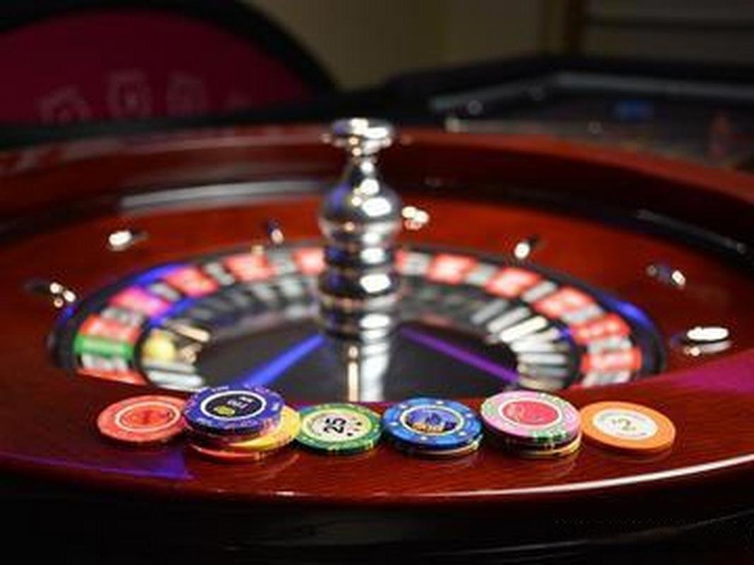 BNK88 Myanmar App တွင် Live Casino နှင့် Sportsbook ကစားနေသောပုံ